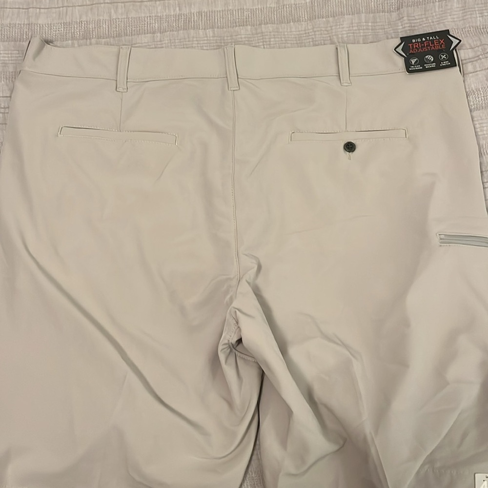 Lee men’s flat front performance khaki short - Picture 3 of 6